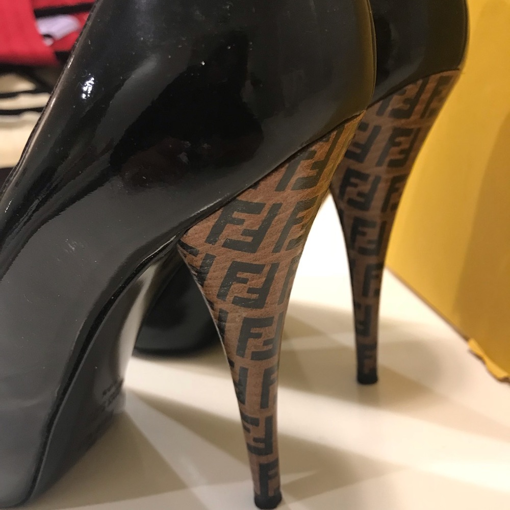 FENDI peep toe PUMP